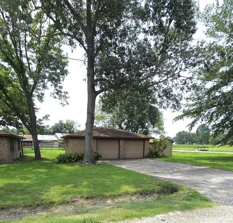 40 Oakridge Dr, Pointblank, TX 77364-6525