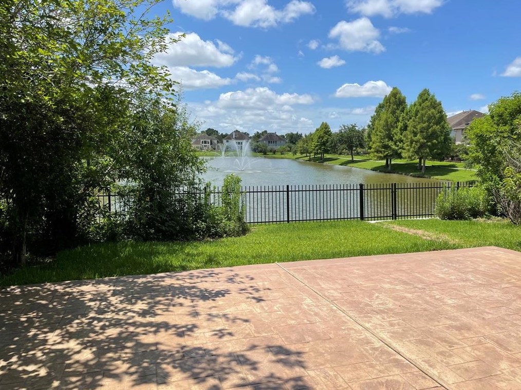 12423 Ashford Hollow Dr, Sugar Land, TX 77478
