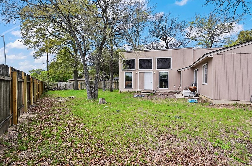 3202 Forestwood Dr, Bryan TX  77801-2407 exterior