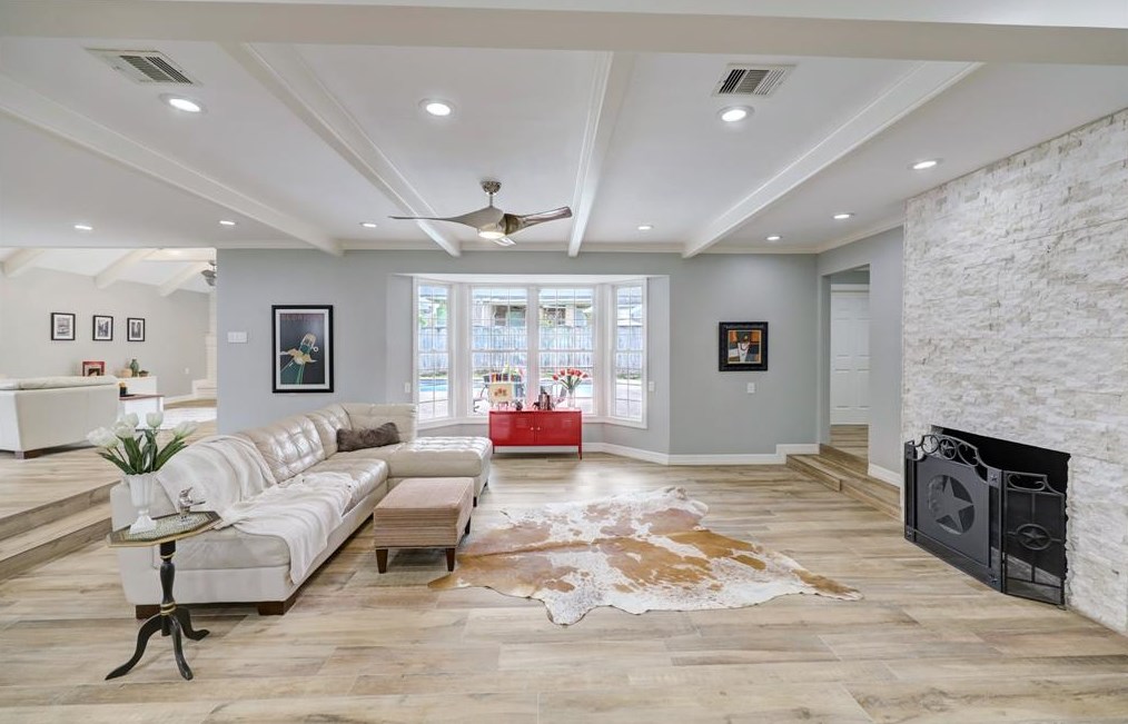 4931 Glenmeadow Dr, Houston, TX 77096-4209