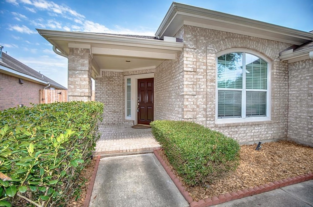 876 Schooner Cove Ln, League City, TX 77573