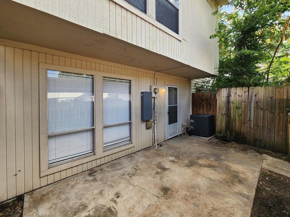 7716 Challie Ln, Houston TX 77088-4215 exterior