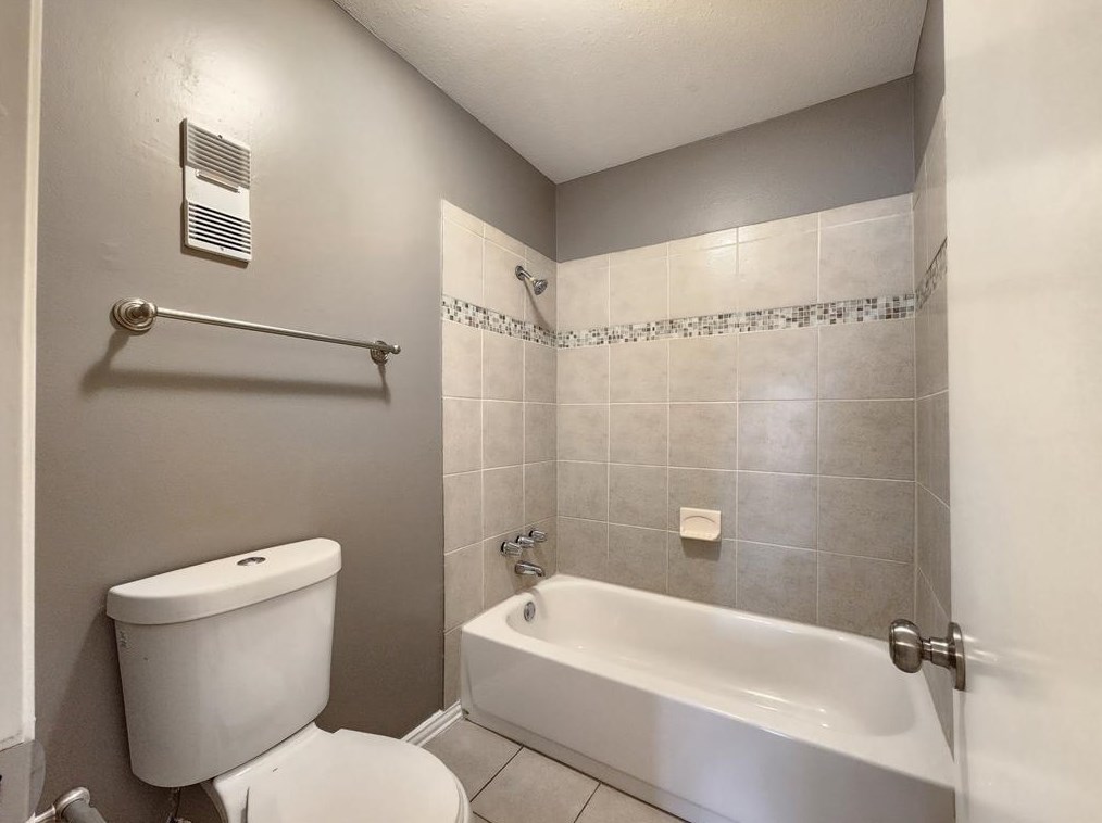 7716 Challie Ln, Houston TX 77088-4215 exterior