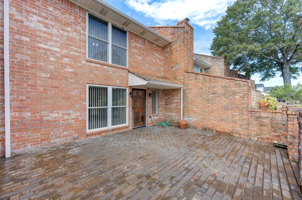 2452 Country Club Dr, Pearland, TX 77581-5002