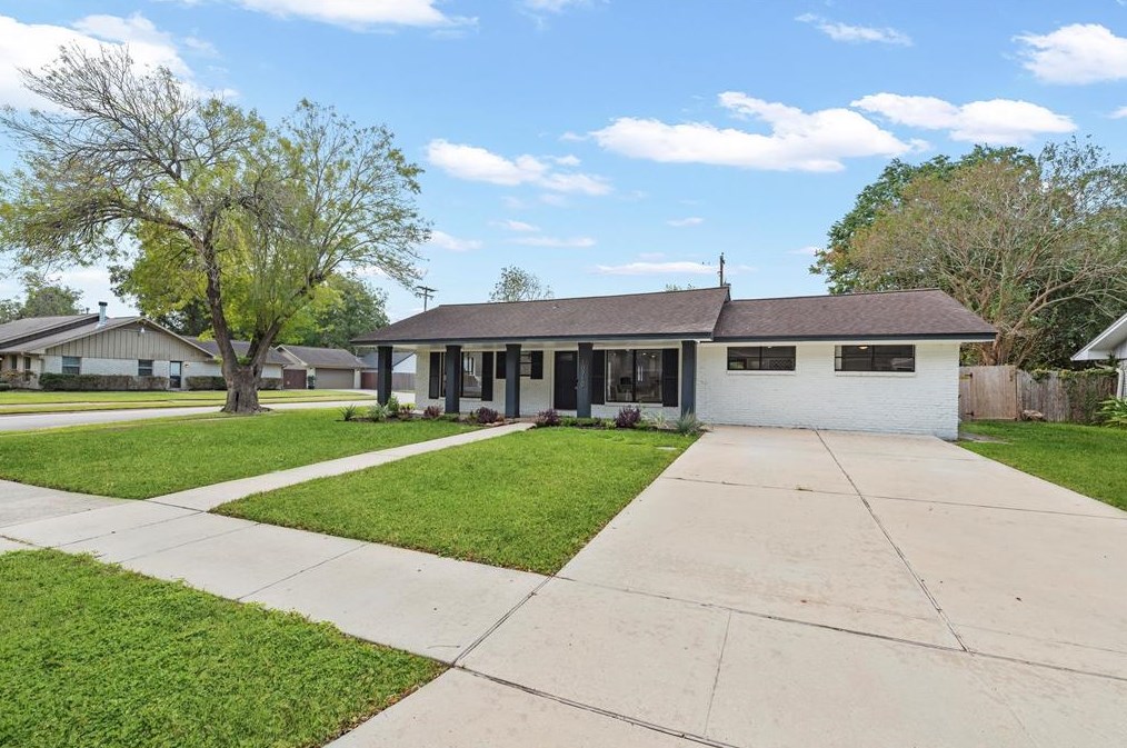 10710 Oasis Dr, Houston TX  77096-5030 exterior