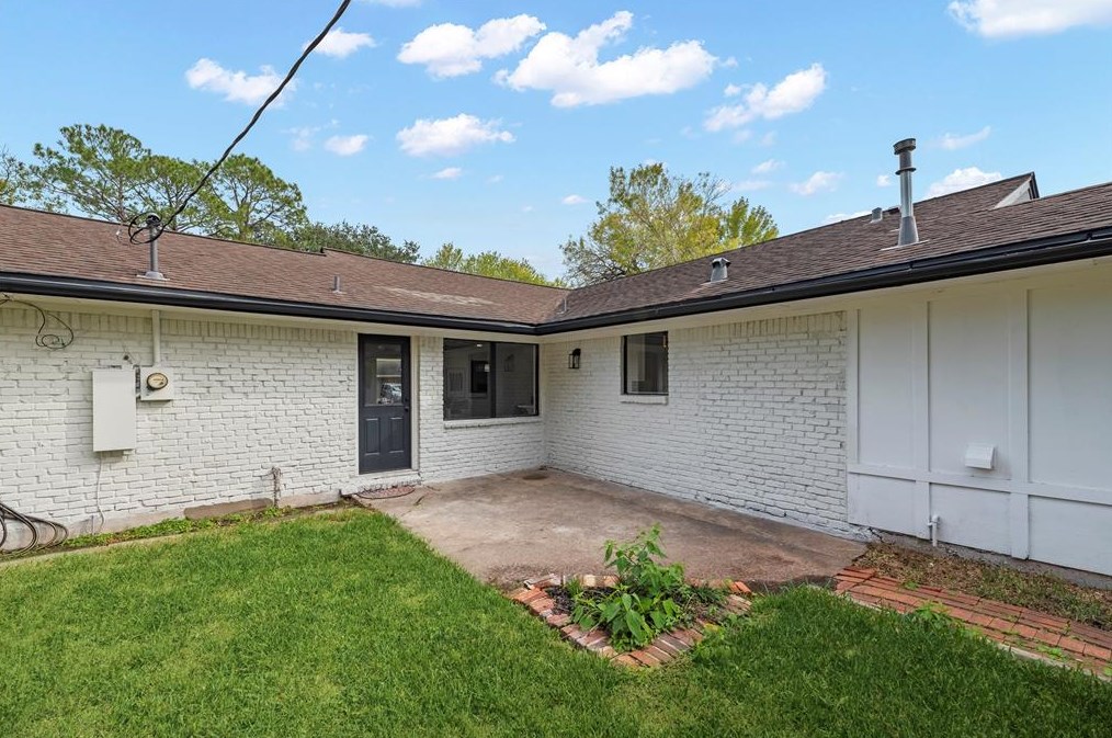 10710 Oasis Dr, Houston TX  77096-5030 exterior