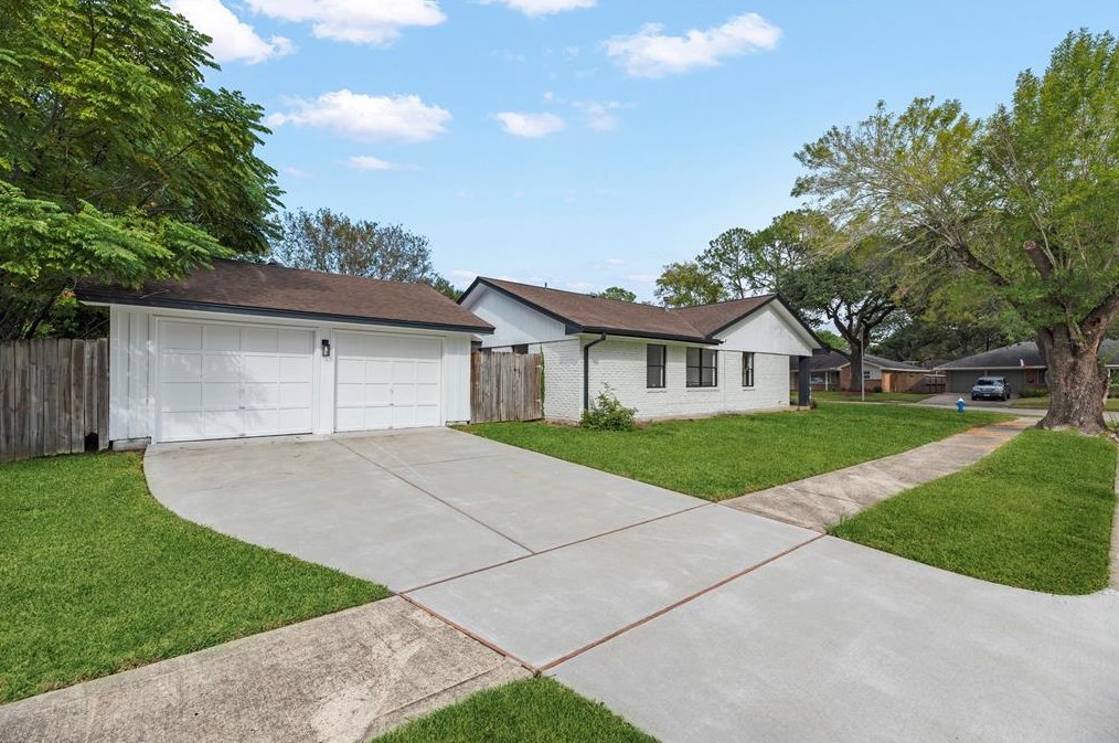 10710 Oasis Dr, Houston TX  77096-5026 exterior