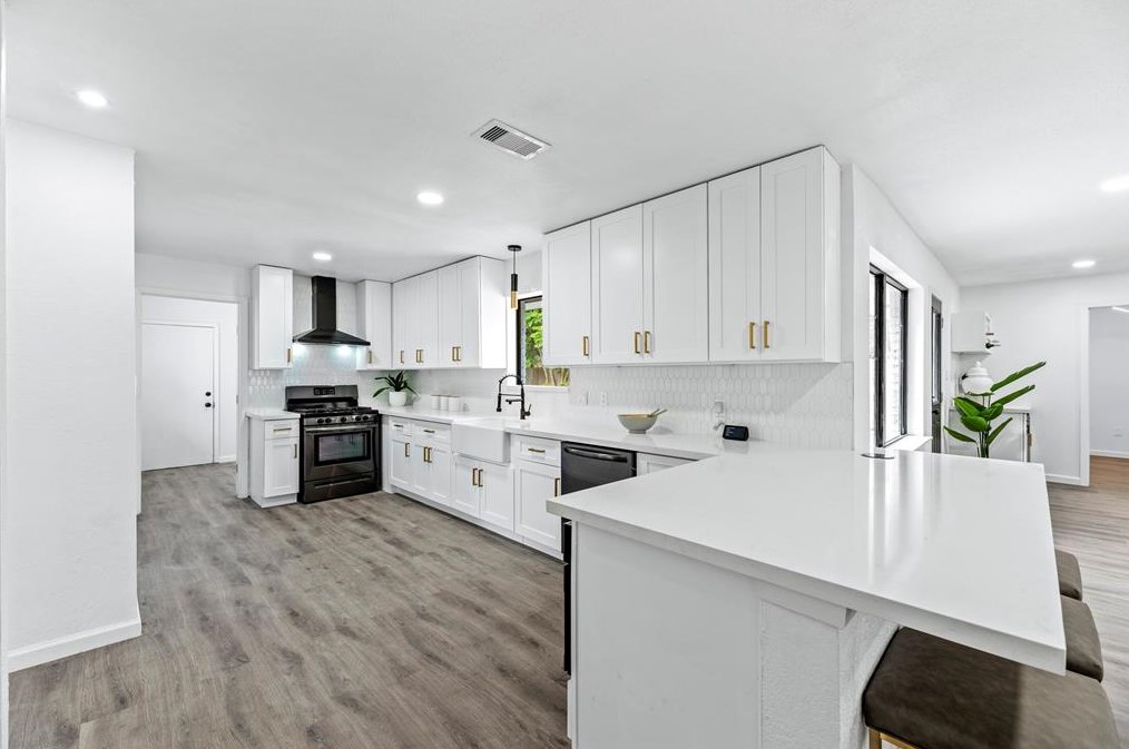 10710 Oasis Dr, Houston TX  77096-5030 exterior