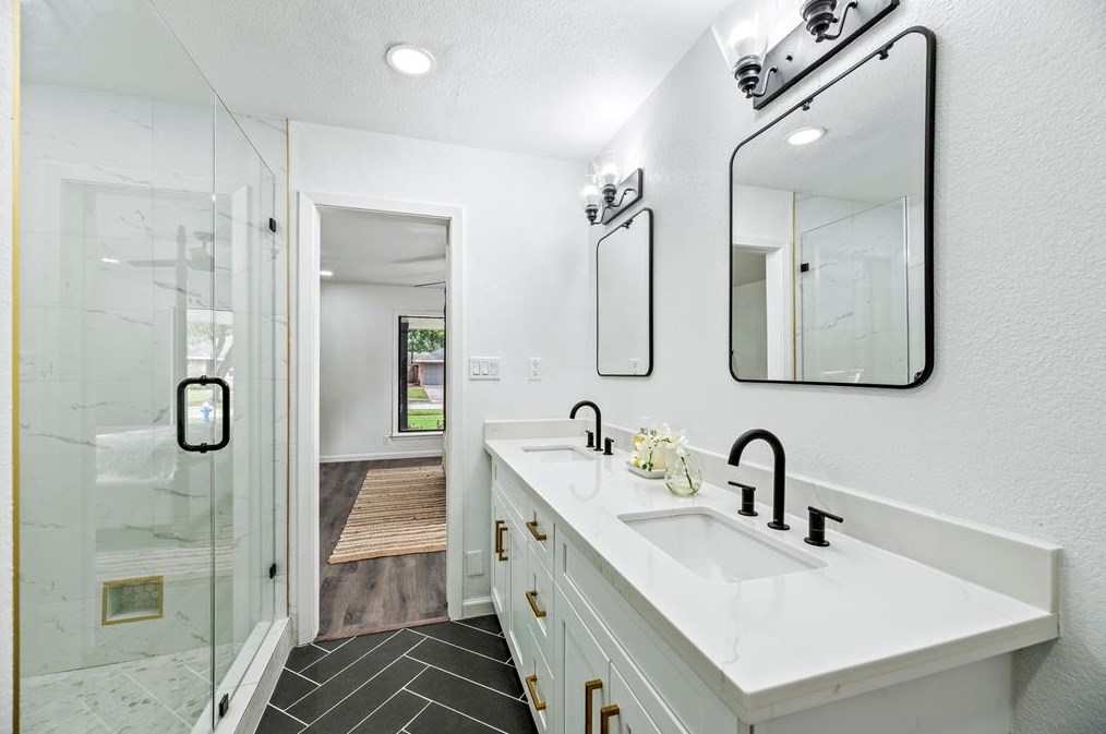 10710 Oasis Dr, Houston TX  77096-5030 exterior
