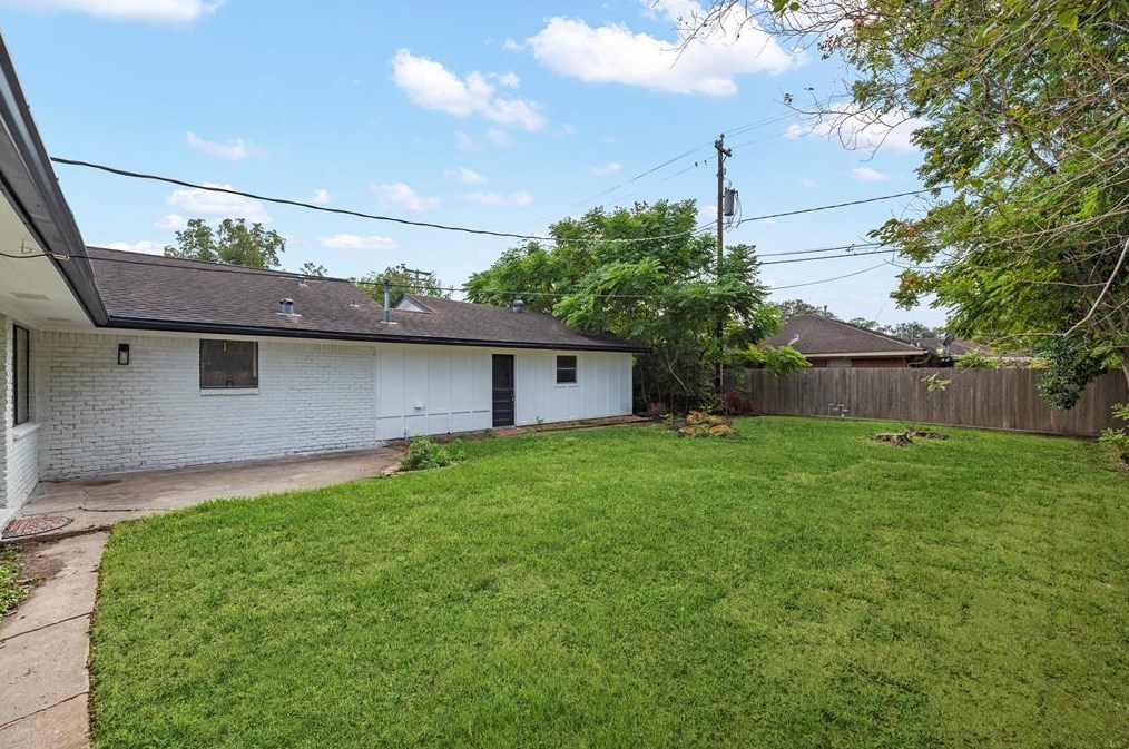 10710 Oasis Dr, Houston TX  77096-5030 exterior
