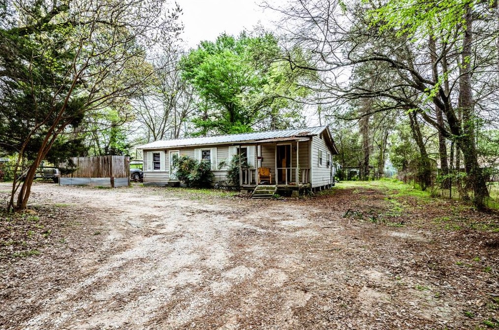 345 Jones Rd, New Waverly, TX 77358-3553