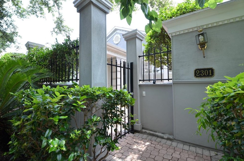 2301 Steel St, Houston, TX 77098