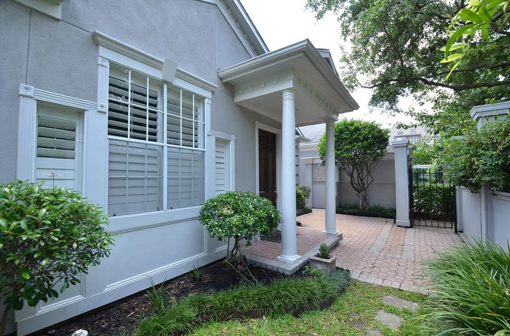 2301 Steel St, Houston TX  77098-5609 exterior