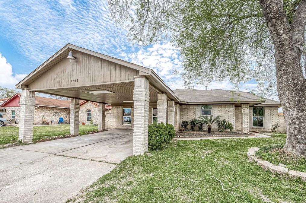 3703 Bluerock St, Houston, TX 77039