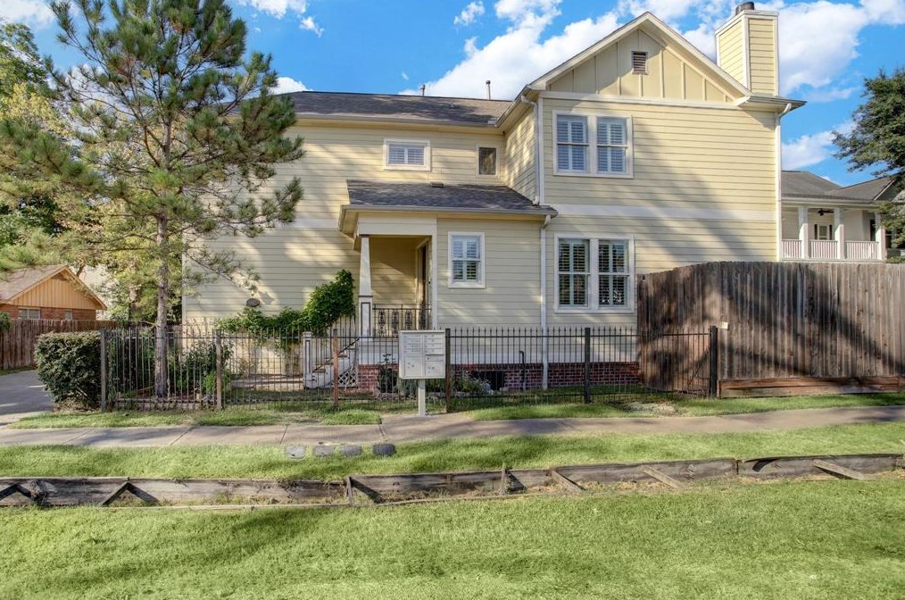 1407 W 22nd St, Houston, TX 77008