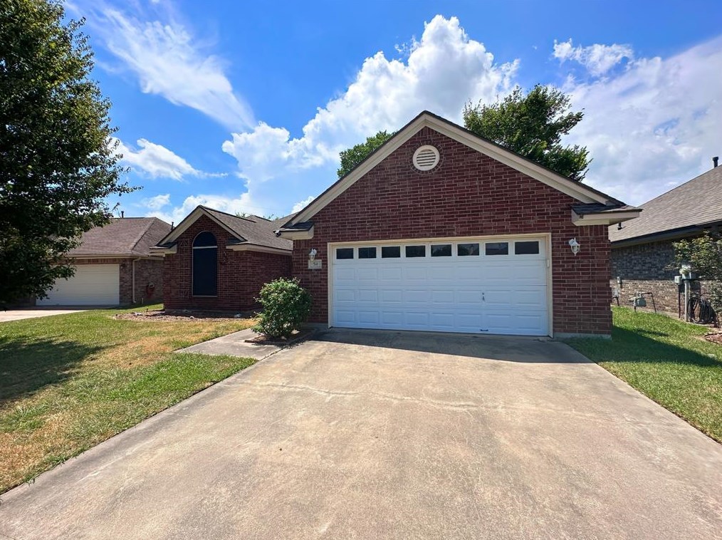 54 Silver Bay Ct, Richwood, TX 77566-4366