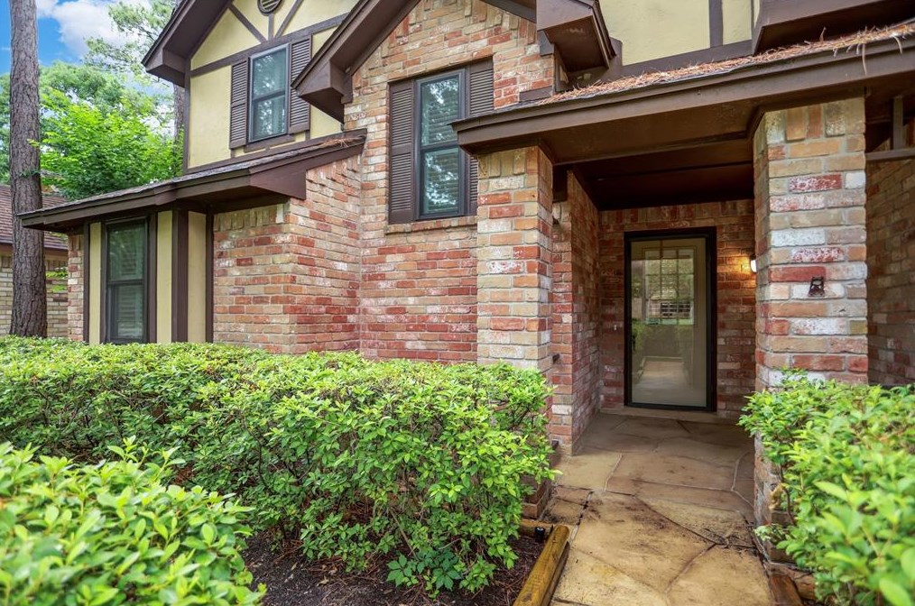 41 Hickory Oak Dr, Spring TX  77381-2574 exterior