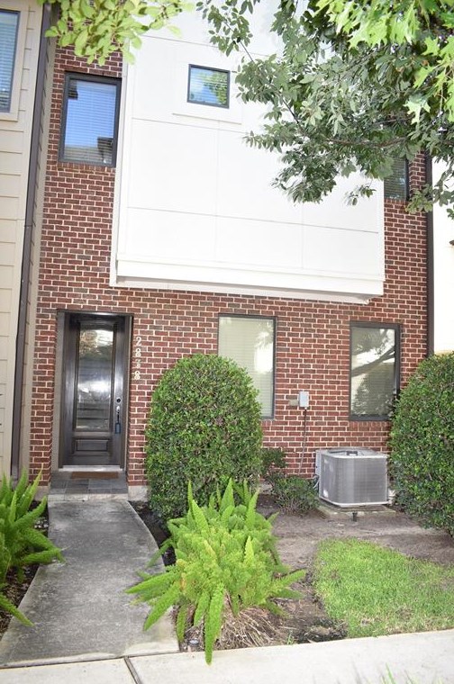 2838 Leeland St, Houston, TX 77003