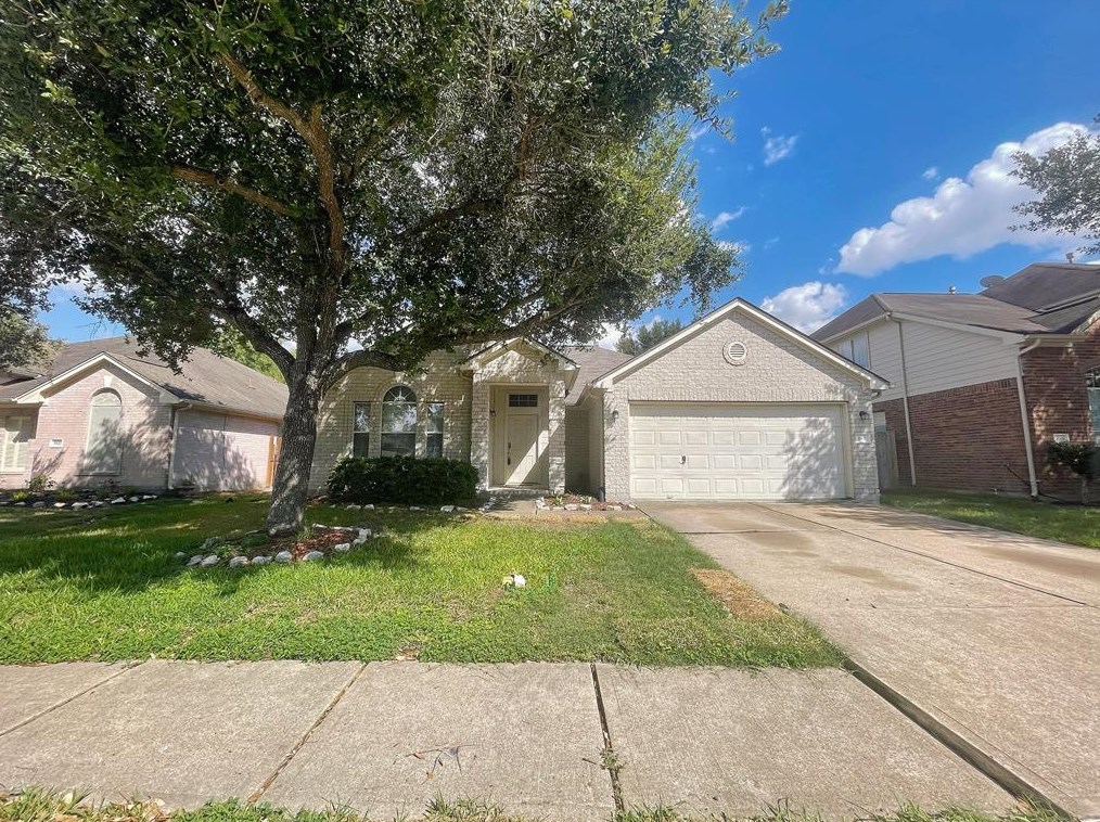 3931 Camelia Glen Ln, Fresno, TX 77545