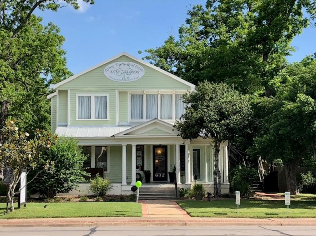 632 Walnut St, Columbus, TX 78934-2323