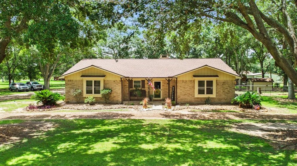 9051 Dixie Ln, Needville, TX 77461