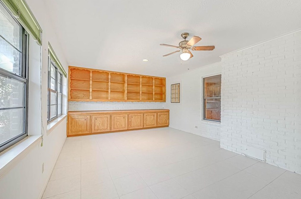 7618 Burning Hl Dr, Houston TX  77071-1124 exterior