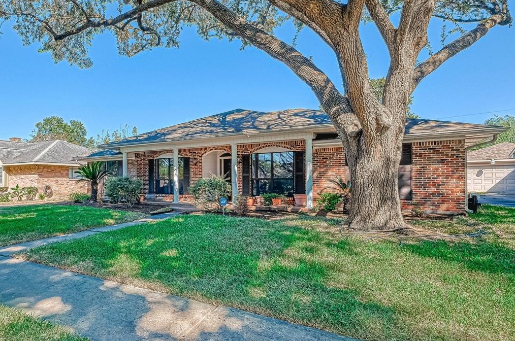 7618 Burning Hills Dr, Houston TX  77071-1413 exterior
