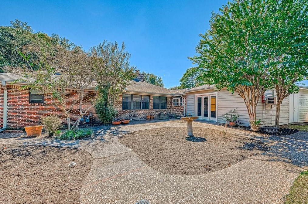 7618 Burning Hl Dr, Houston TX  77071-1124 exterior