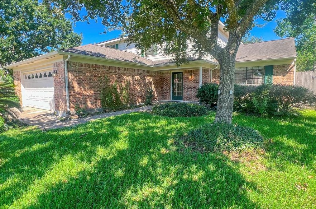 814 Lochnell Dr, Houston, TX 77062-2615