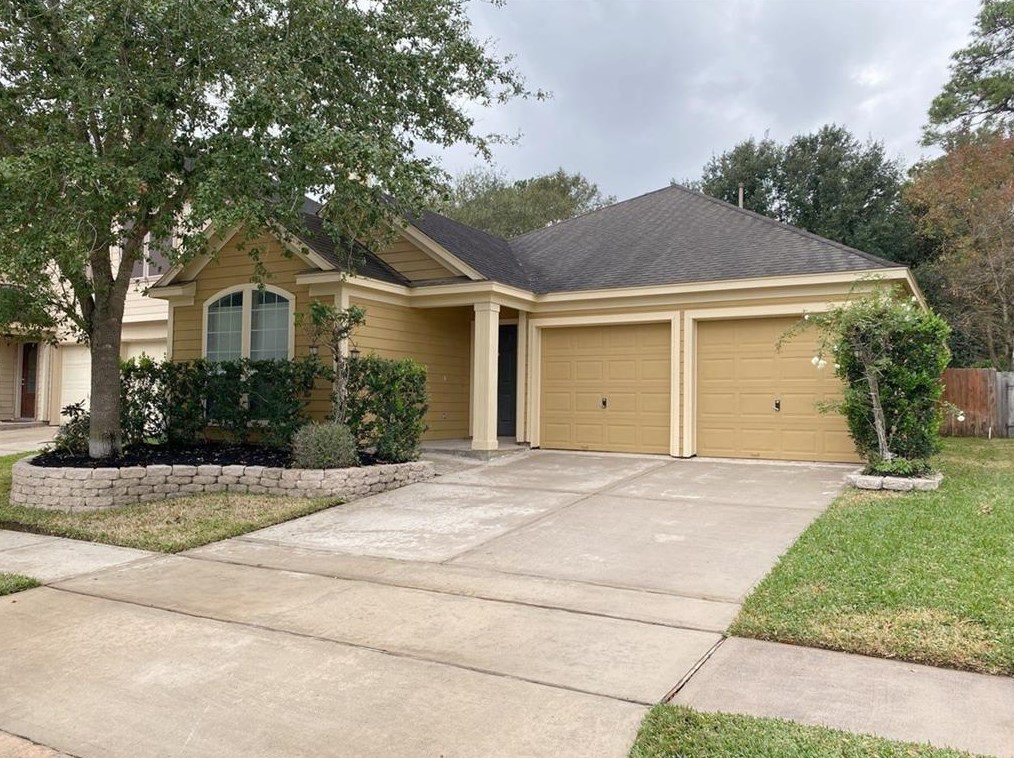 11919 Shallow Oaks Dr, Houston, TX 77065