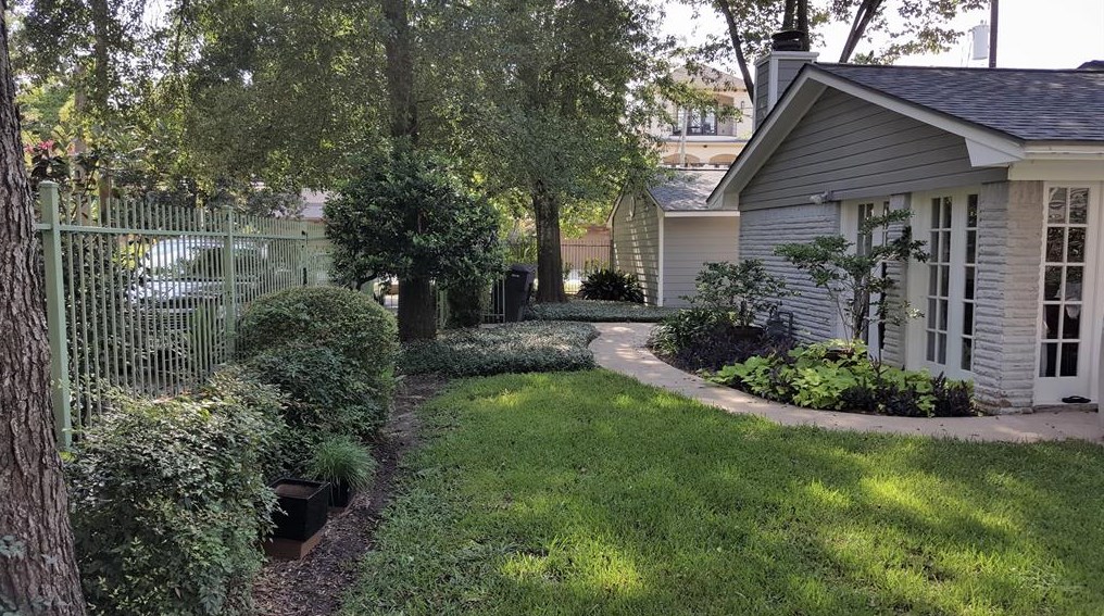 216 Asbury St, Houston TX  77007-8147 exterior