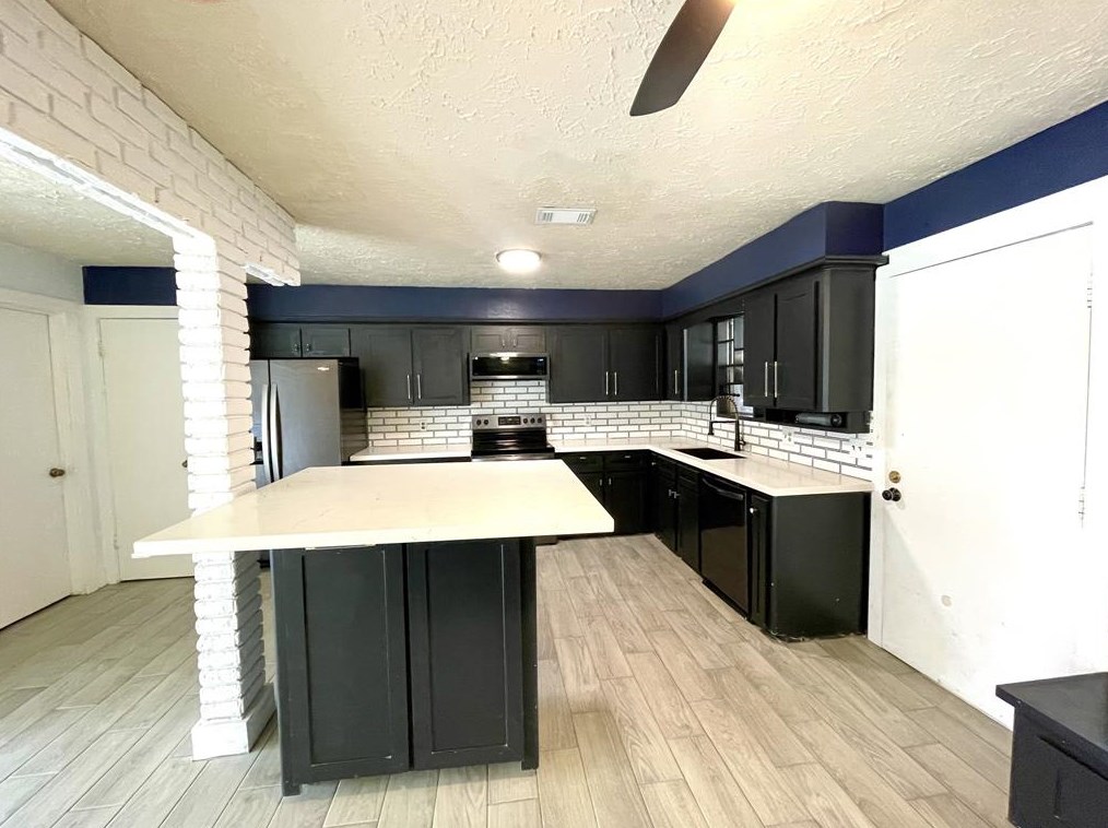 11811 Cedarcliff Dr, Houston, TX 77070