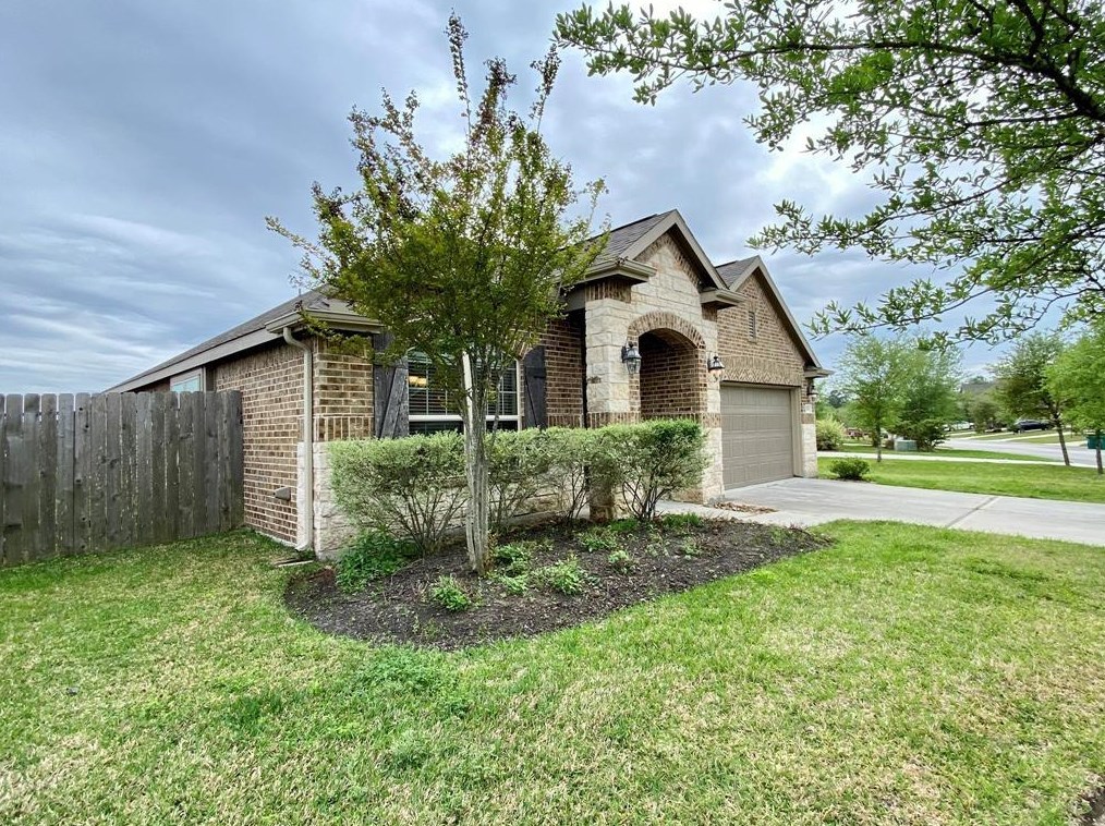 2274 Oak Circle Dr N, Conroe, TX 77301