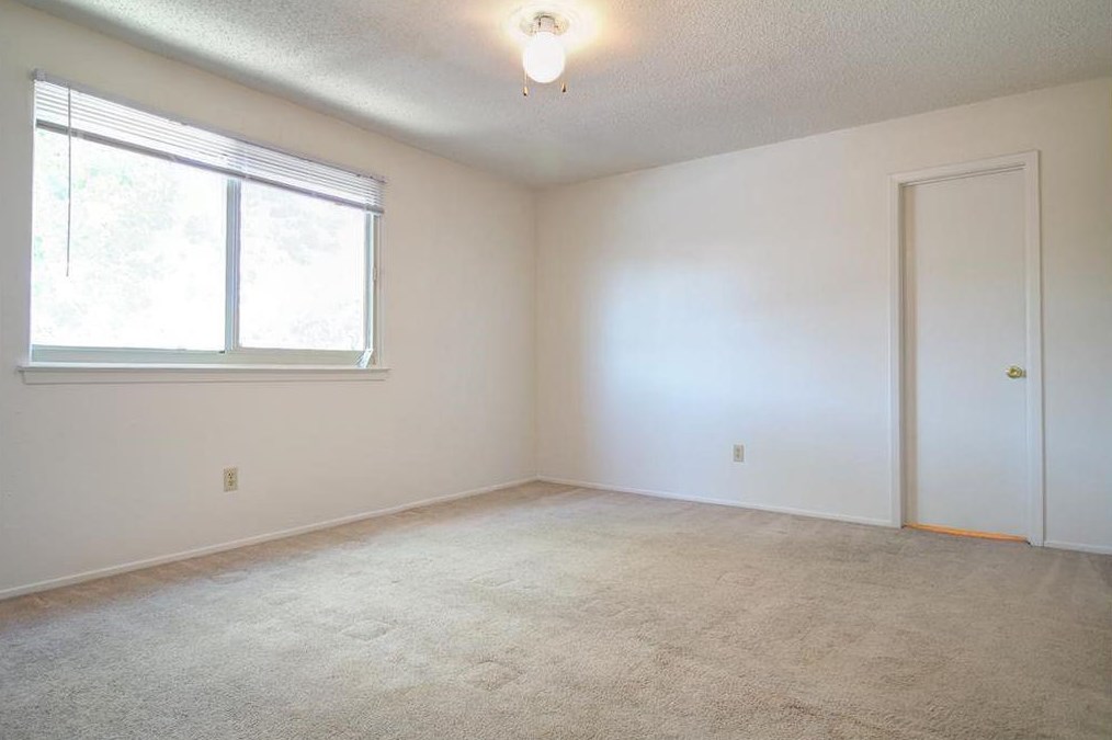 2153 Hazlitt Dr, Houston TX  77032-2074 exterior