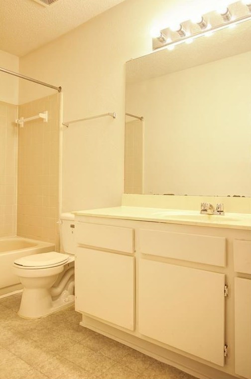 2153 Hazlitt Dr, Houston TX  77032-2074 exterior