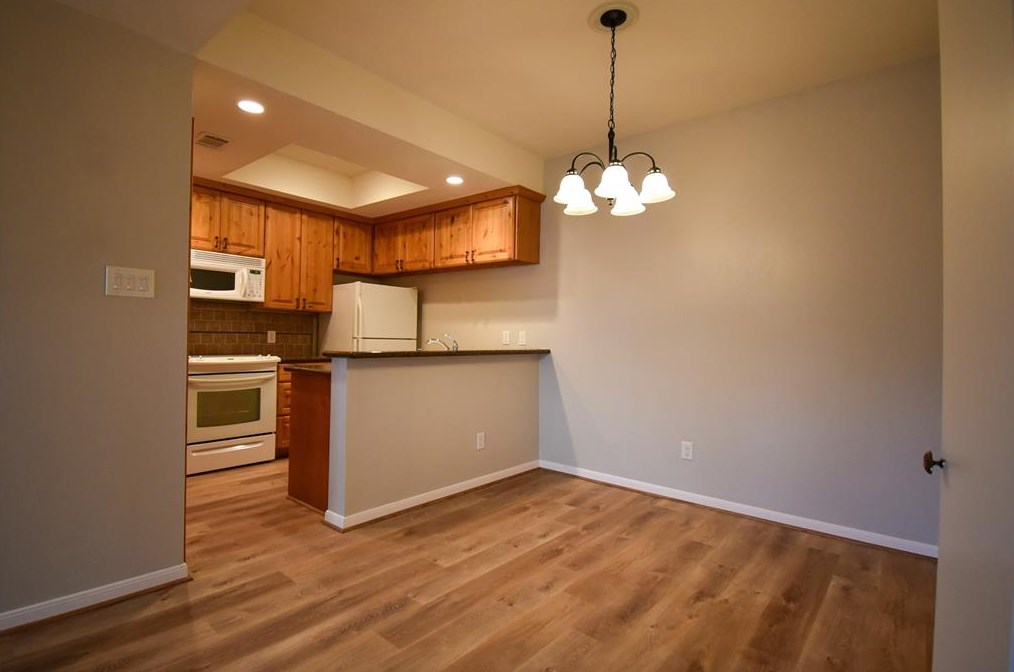 11711 Memorial Dr Apt 384, Houston, TX 77024
