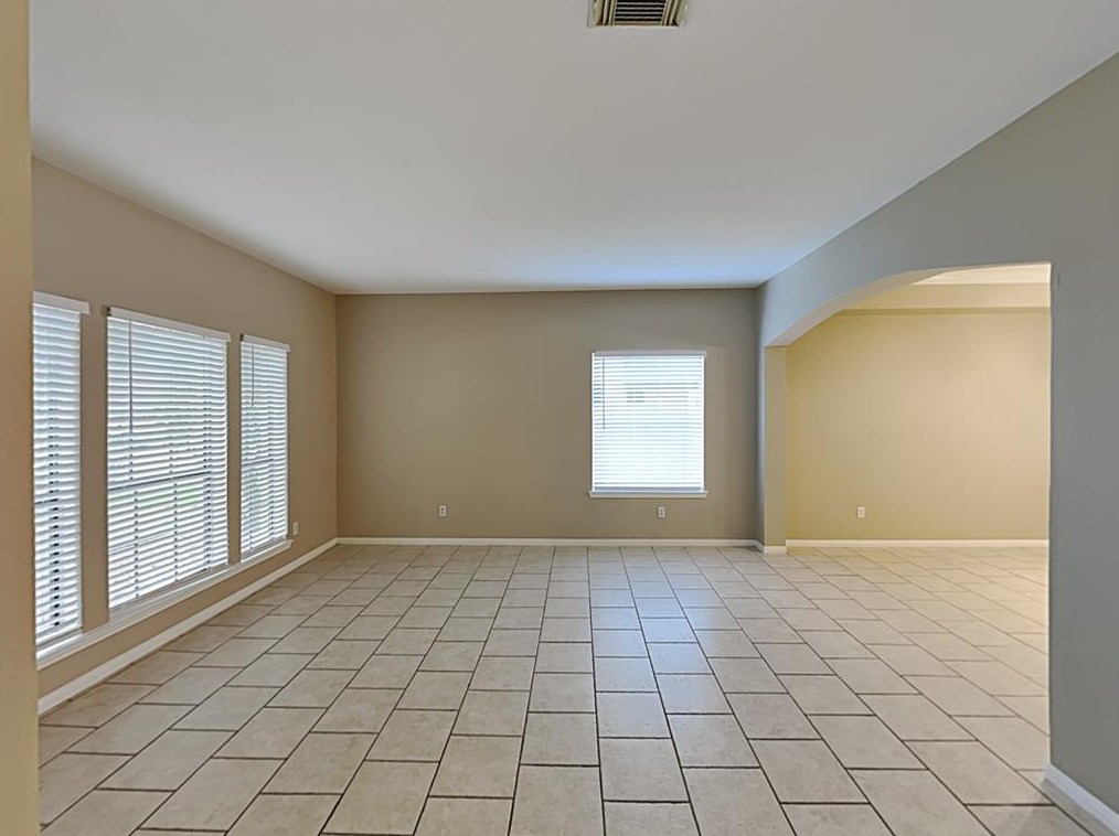 7719 Trophy Place Dr, Humble, TX 77346