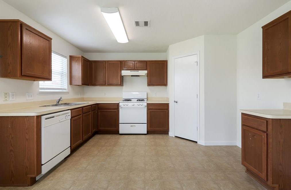 530 Silky Leaf Dr, Houston TX 77073-2832 exterior