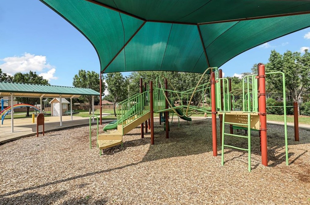 530 Silky Leaf Dr, Houston TX 77073-2832 exterior