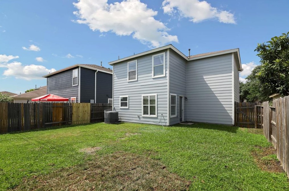 530 Silky Leaf Dr, Houston TX 77073-2832 exterior