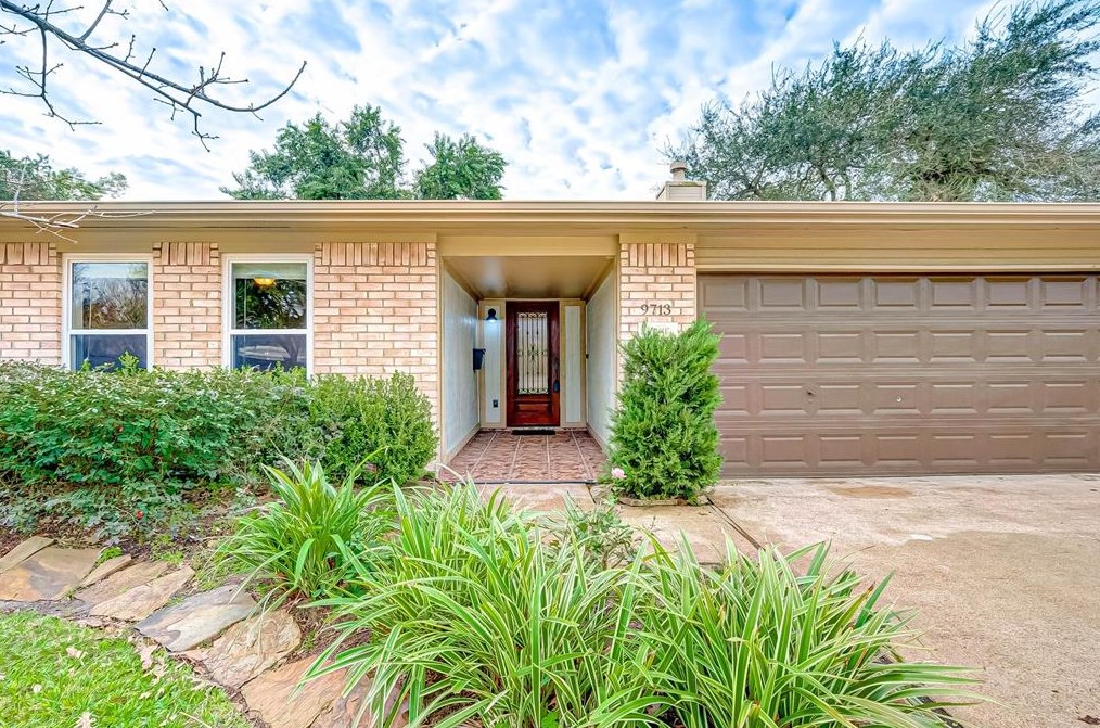 9713 Long Branch Ln, Houston, TX 77055-6101