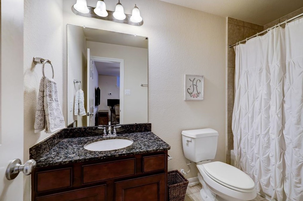 872 Fisher St, Houston TX  77018-5324 exterior
