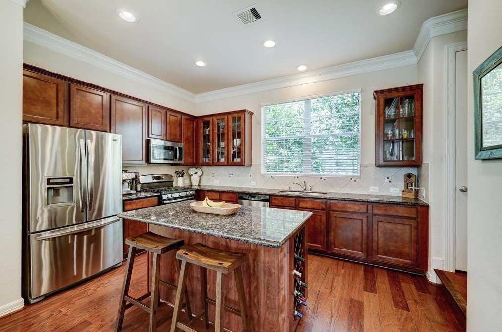 872 Fisher St, Houston TX  77018-5324 exterior