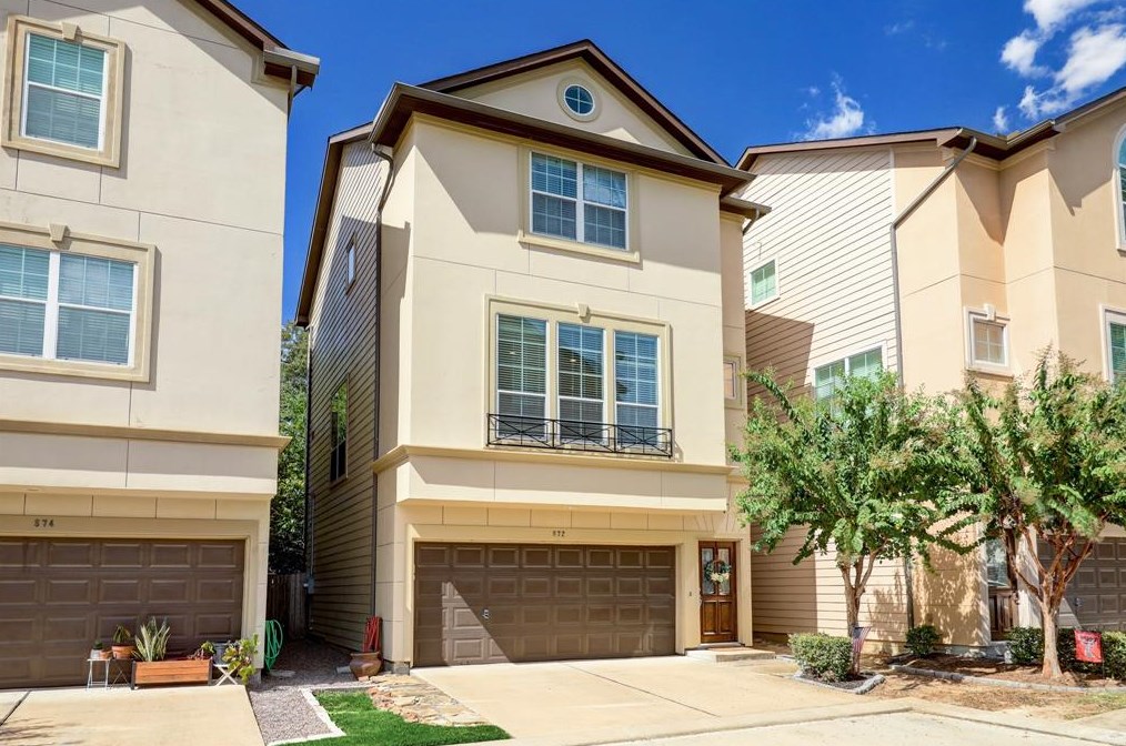 872 Fisher St, Houston, TX 77018-5324