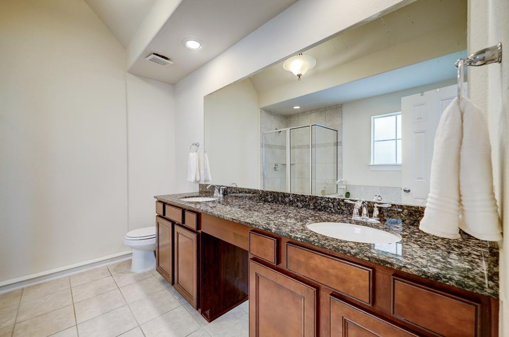 872 Fisher St, Houston TX  77018-5324 exterior