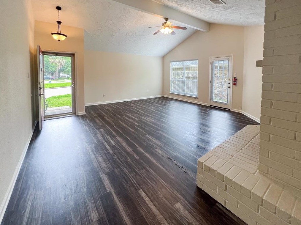 16355 La Luna Dr, Houston, TX 77083