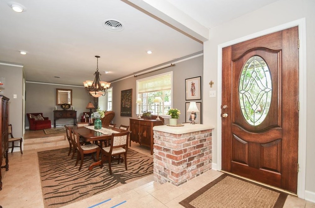 1702 Imperial Crown Dr, Houston TX  77043-3313 exterior