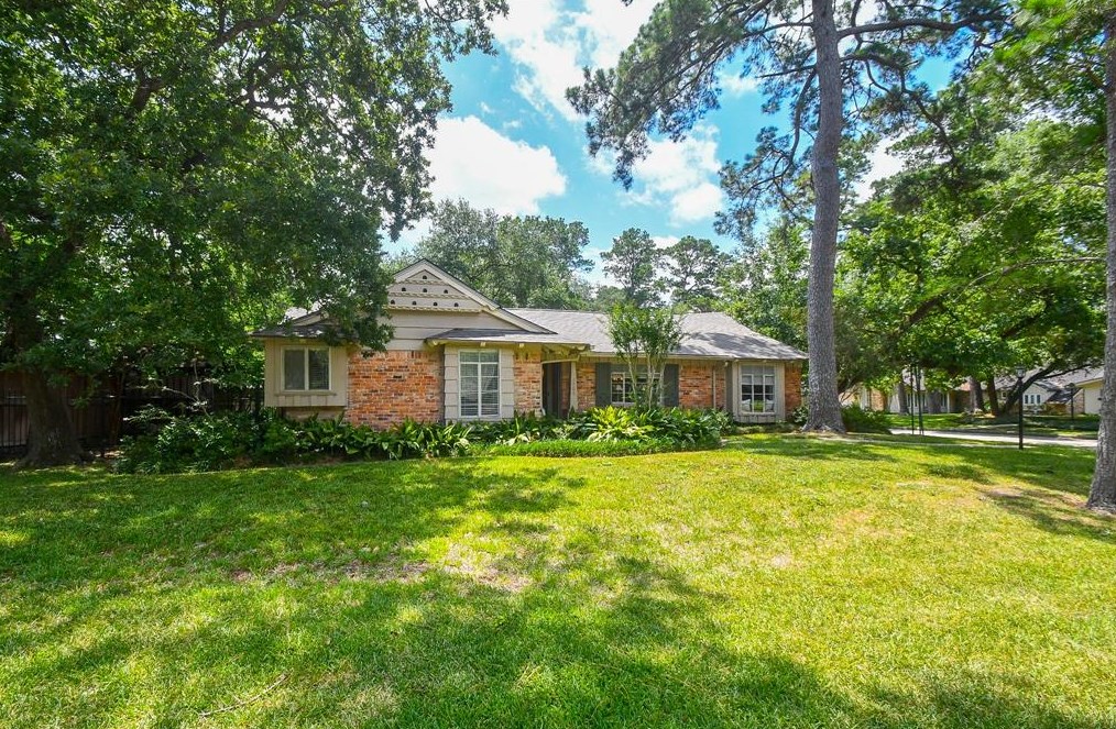 1702 Imperial Crown Dr, Houston, TX 77043-3313