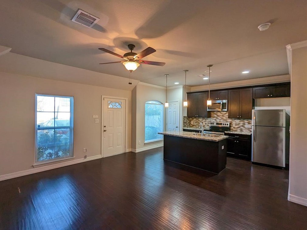 4204 Stassen St, Houston, TX 77051-1870
