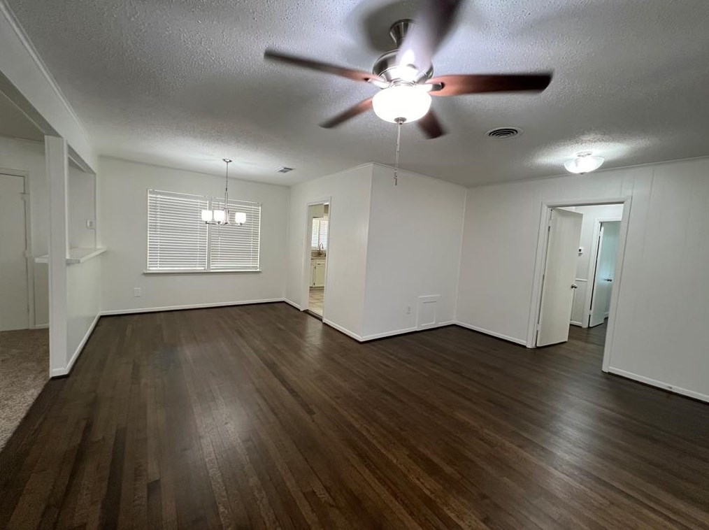 523 Wisteria St, Richwood, TX 77566